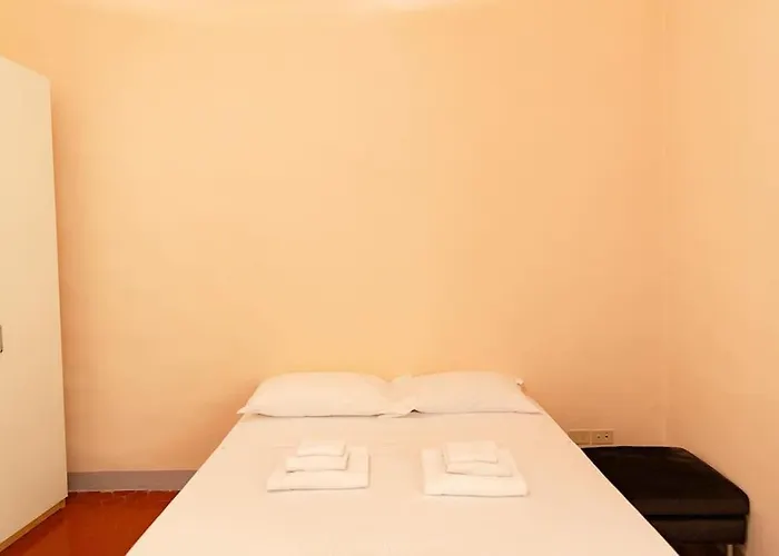 Elegant Apartment Near Piazza Della Signoria