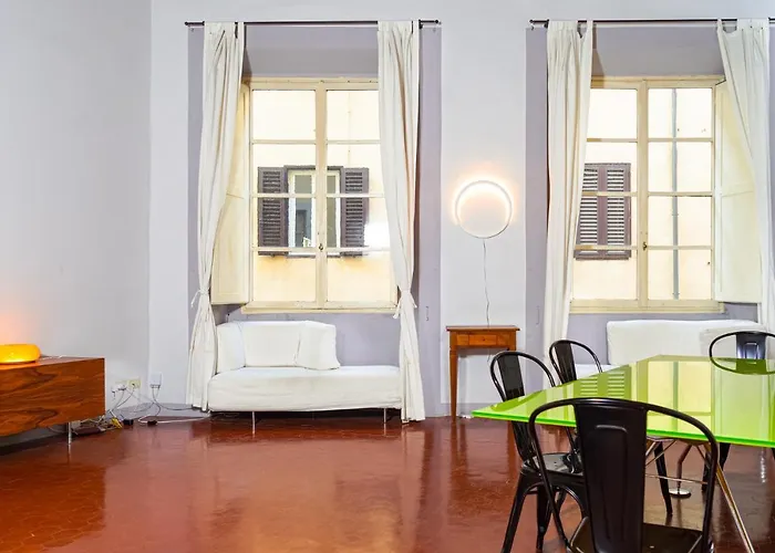 Elegant Apartment Near Piazza Della Signoria